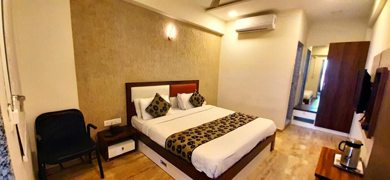 Hotel Tulip Plaza Ahmedabad Extérieur photo