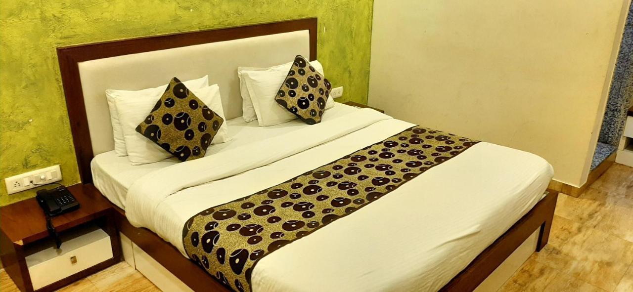 Hotel Tulip Plaza Ahmedabad Extérieur photo