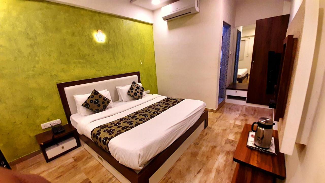Hotel Tulip Plaza Ahmedabad Extérieur photo