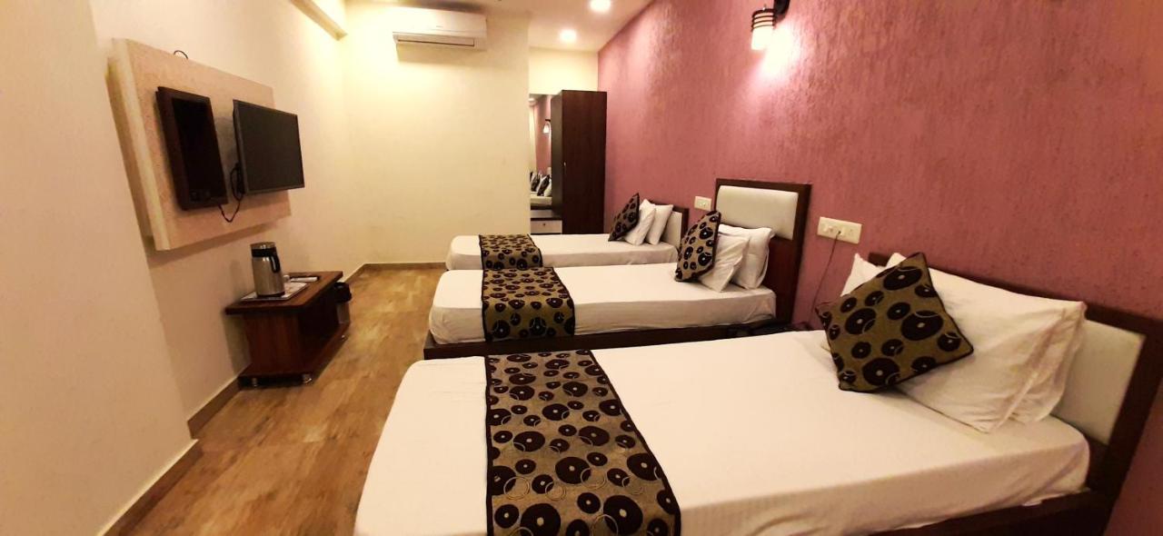 Hotel Tulip Plaza Ahmedabad Extérieur photo