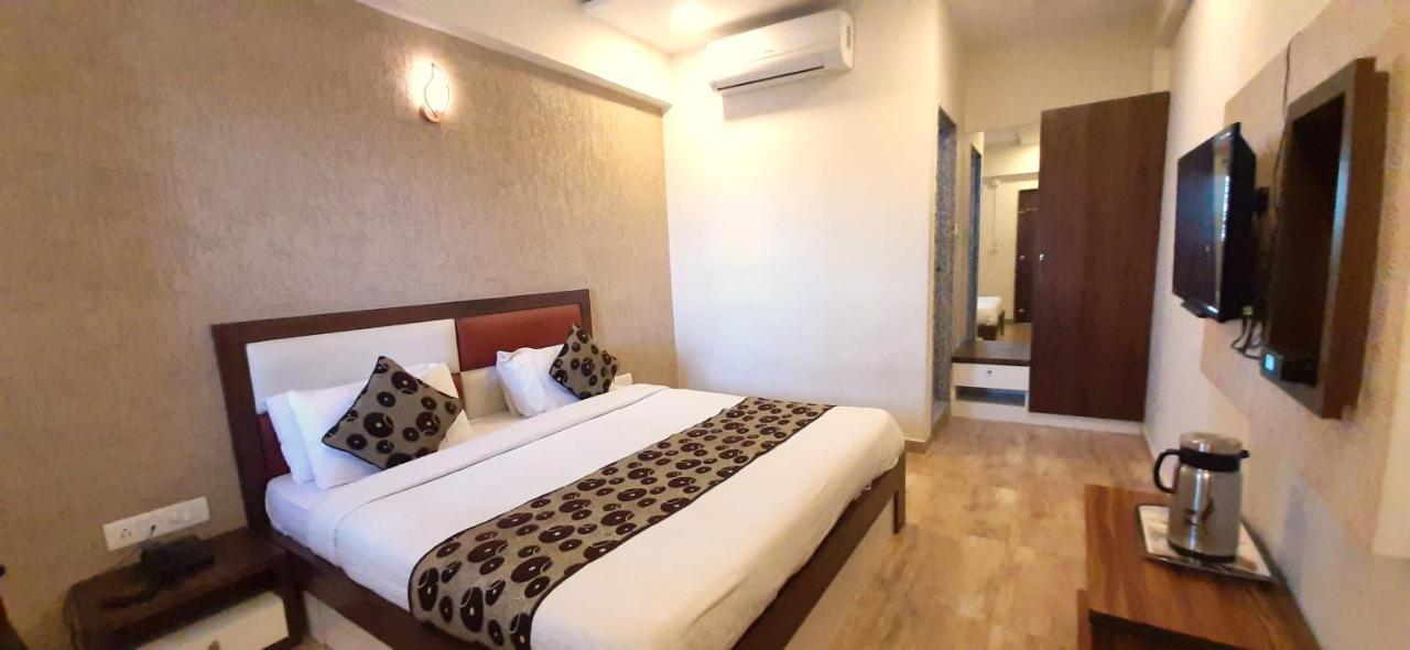 Hotel Tulip Plaza Ahmedabad Extérieur photo
