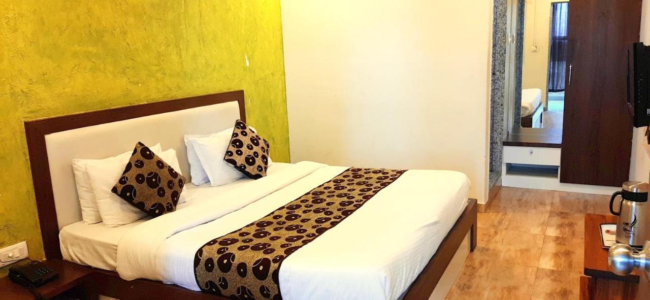 Hotel Tulip Plaza Ahmedabad Extérieur photo