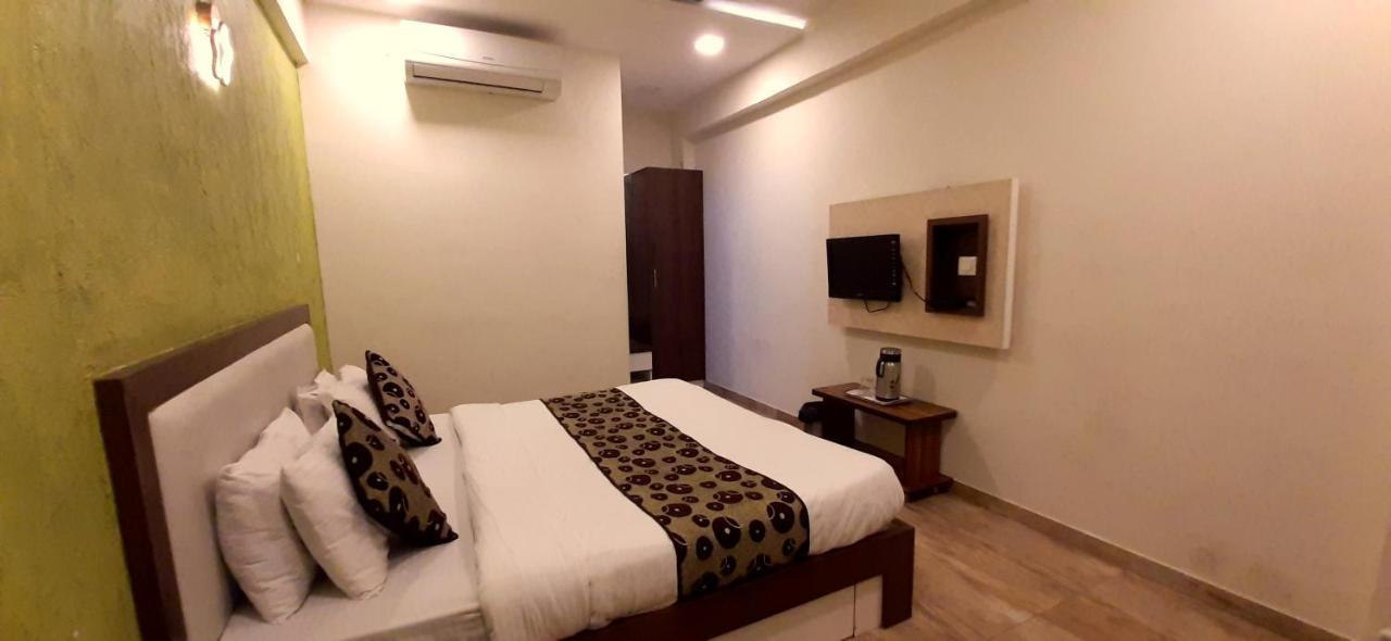 Hotel Tulip Plaza Ahmedabad Extérieur photo