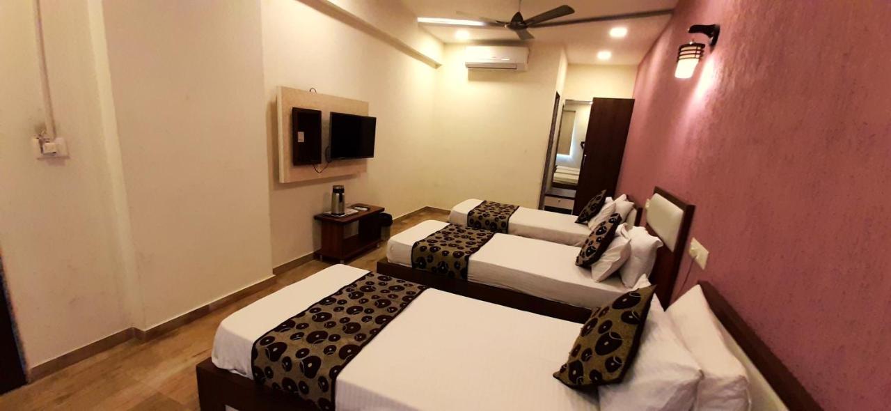 Hotel Tulip Plaza Ahmedabad Extérieur photo