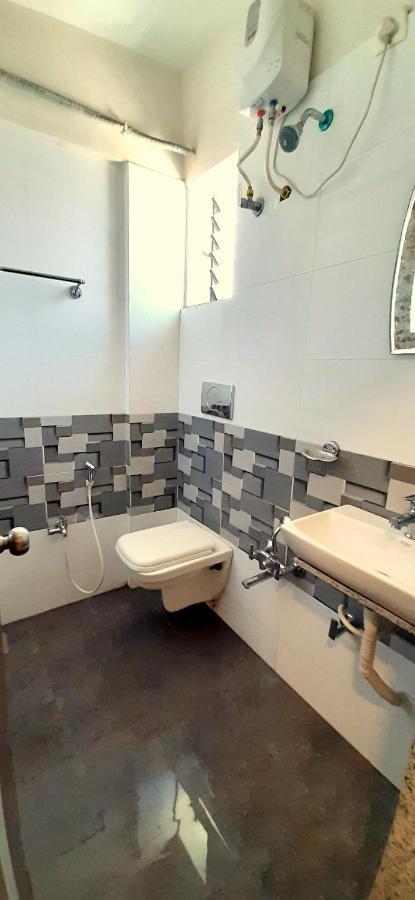 Hotel Tulip Plaza Ahmedabad Extérieur photo